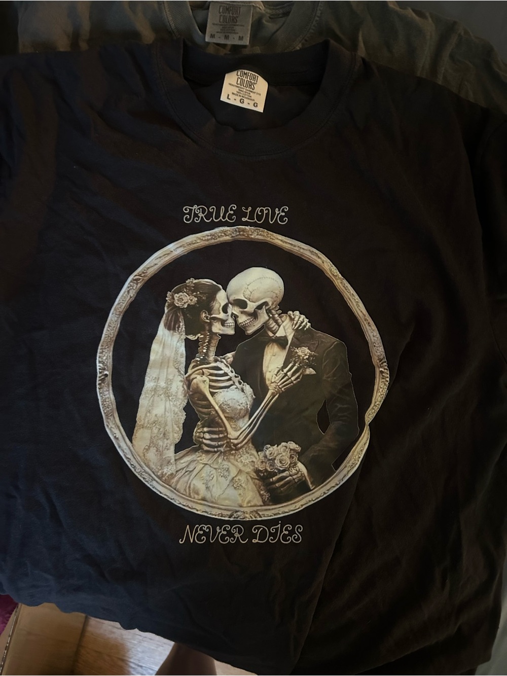 Comfort Colors Black 'True Love Never Dies' Skeleton Bride & Groom Graphic Tee